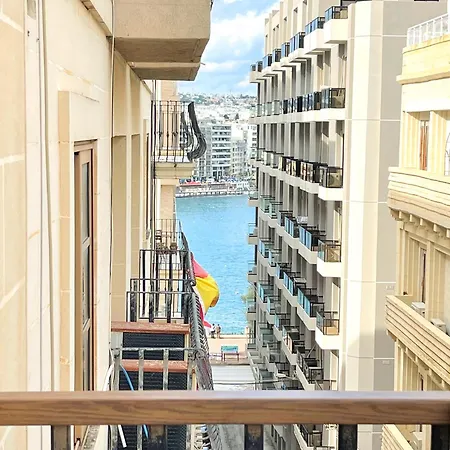 Apartment Charming Coastal In Cosmopolitan